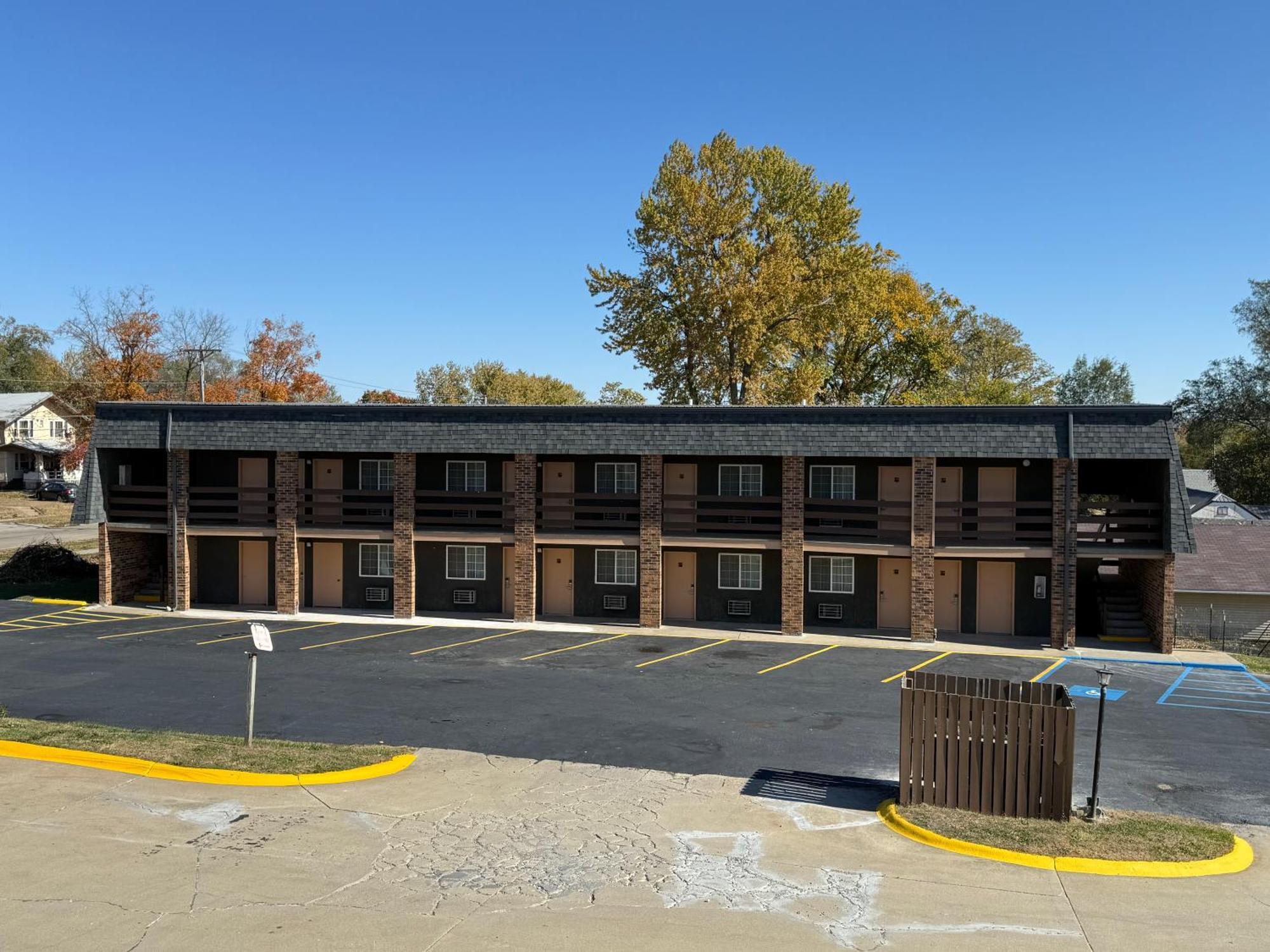Westbridge Inn And Suites Centerville Extérieur photo