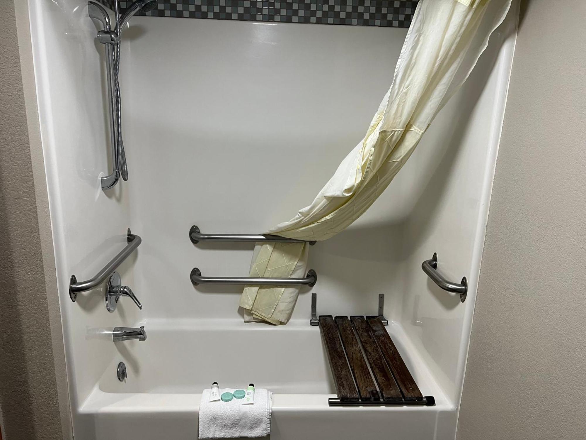 Westbridge Inn And Suites Centerville Extérieur photo