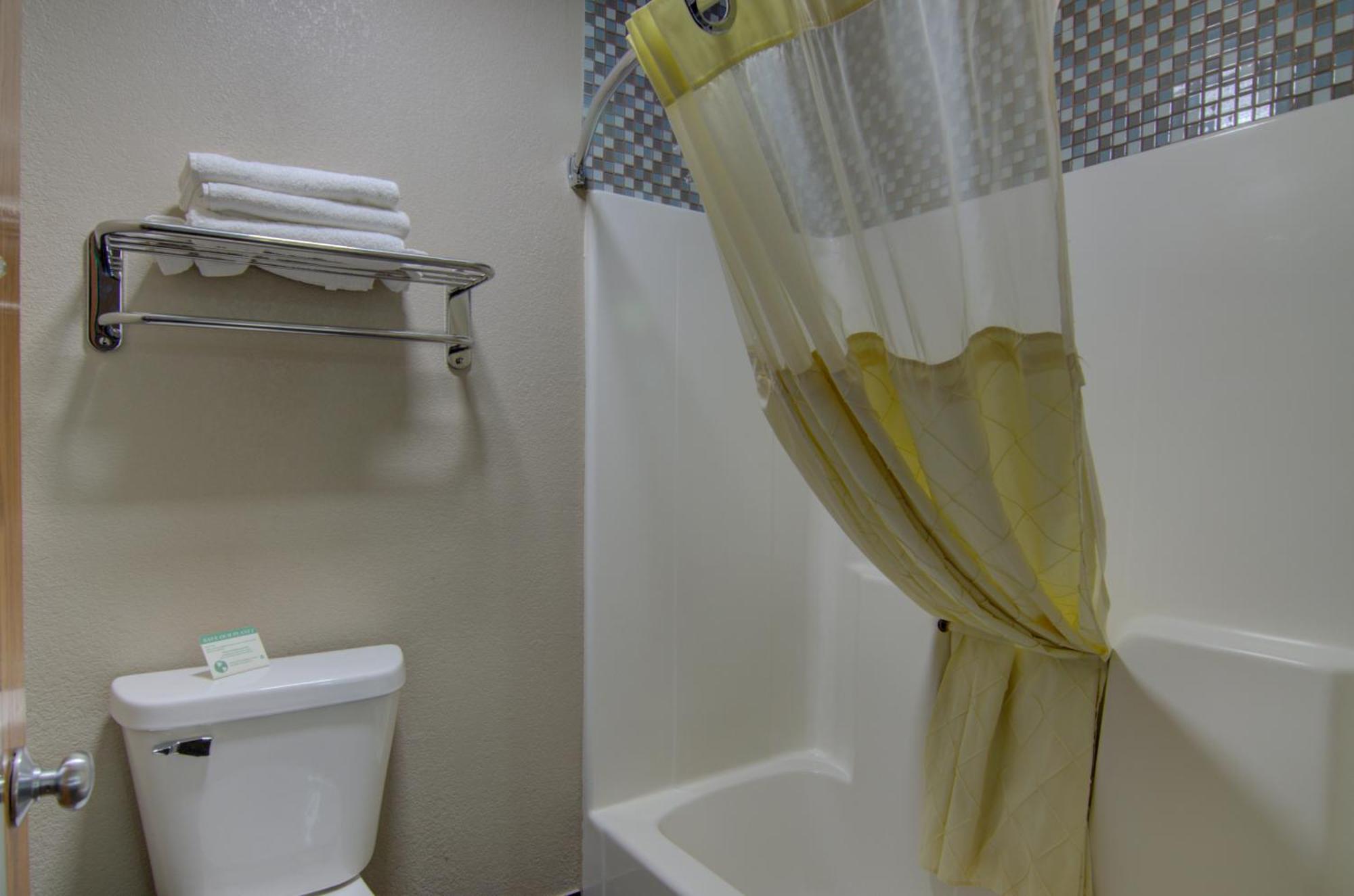Westbridge Inn And Suites Centerville Extérieur photo